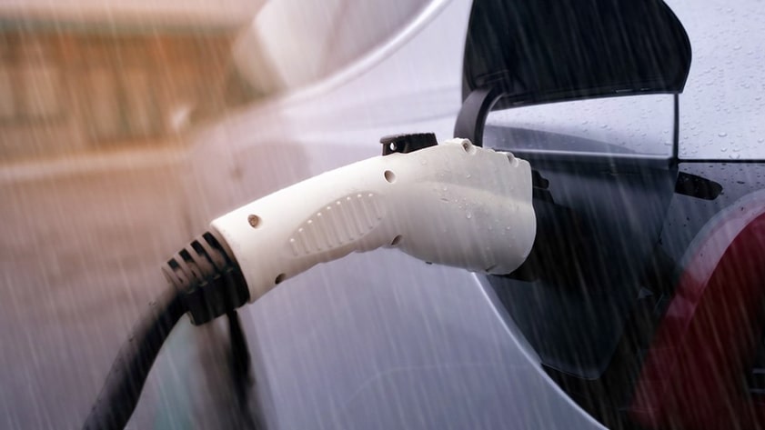 guide-to-charging-your-ev-in-the-rain-enel-x